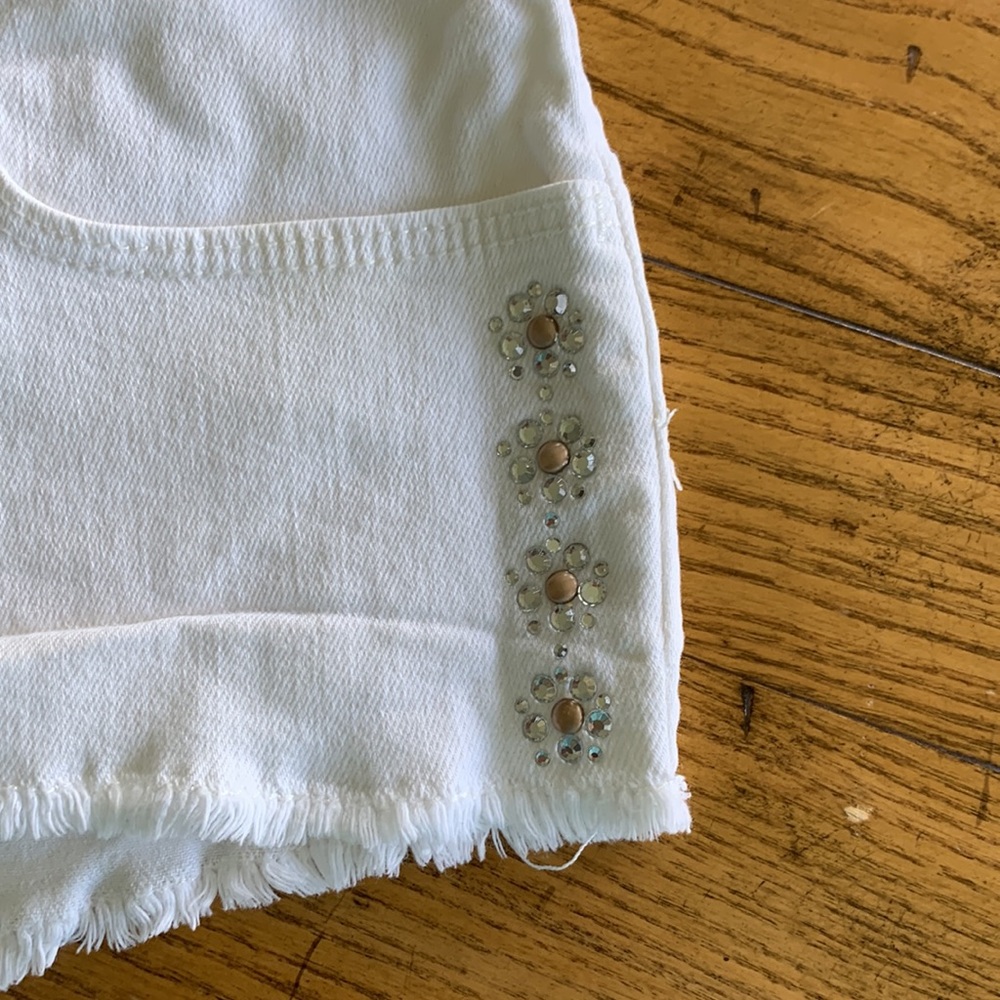 🌺 Abercrombie White Denim Shorts with Rhinestones Sz16